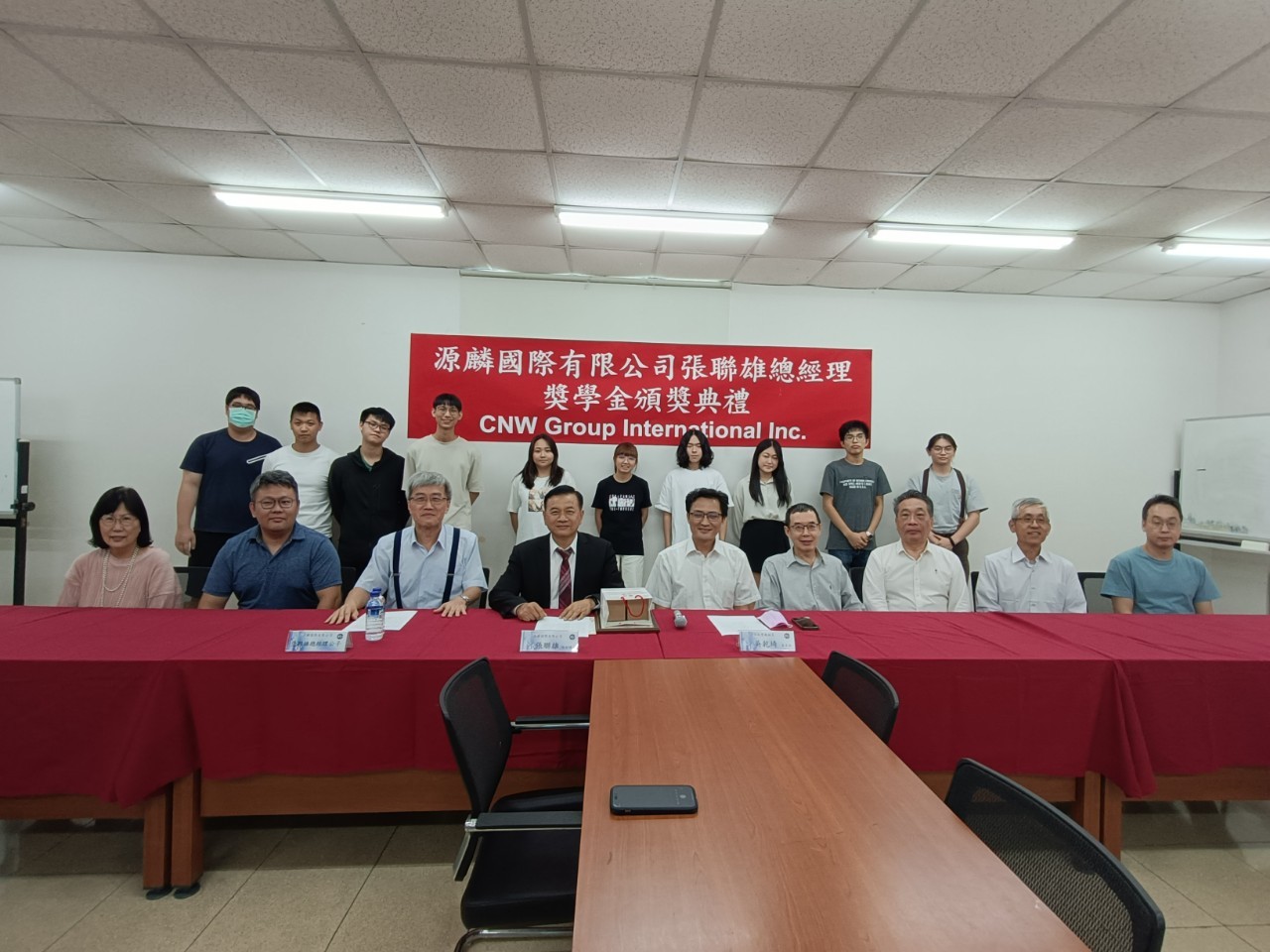 112.11.01張聯雄總經理頒發獎學金